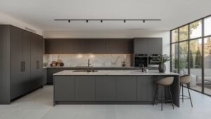 Moderne Nobilia Einbauküche mit grifflosen Fronten und Kücheninsel
